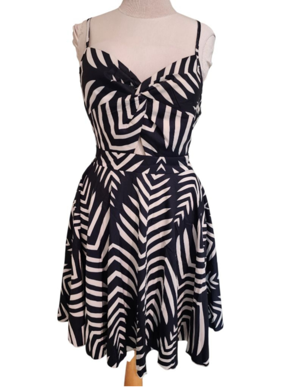 YOZY XL Navy Blue White Geometric Twist Front Cutout Back Tie Mini Dress NWT